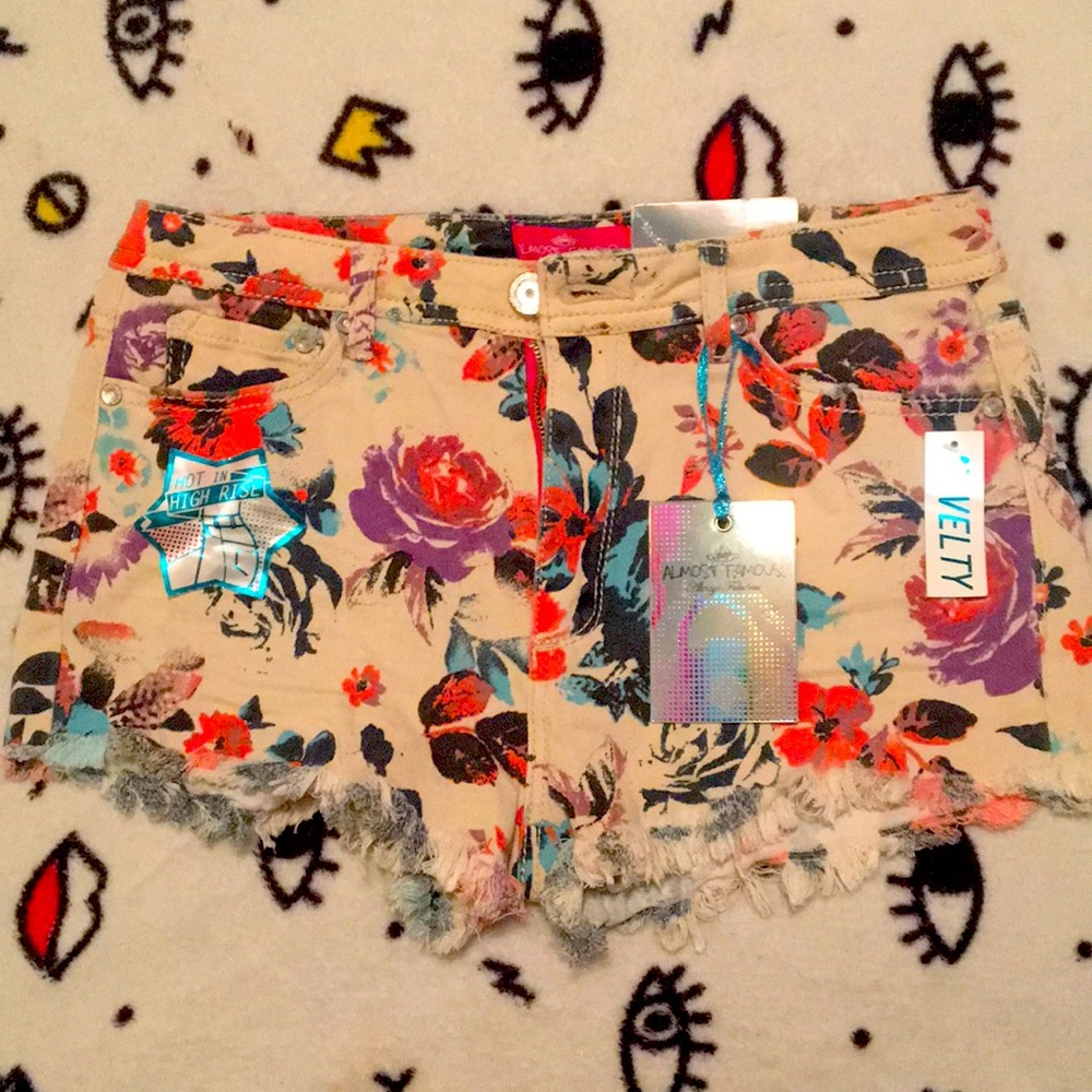 NWT floral Almost Famous shorts